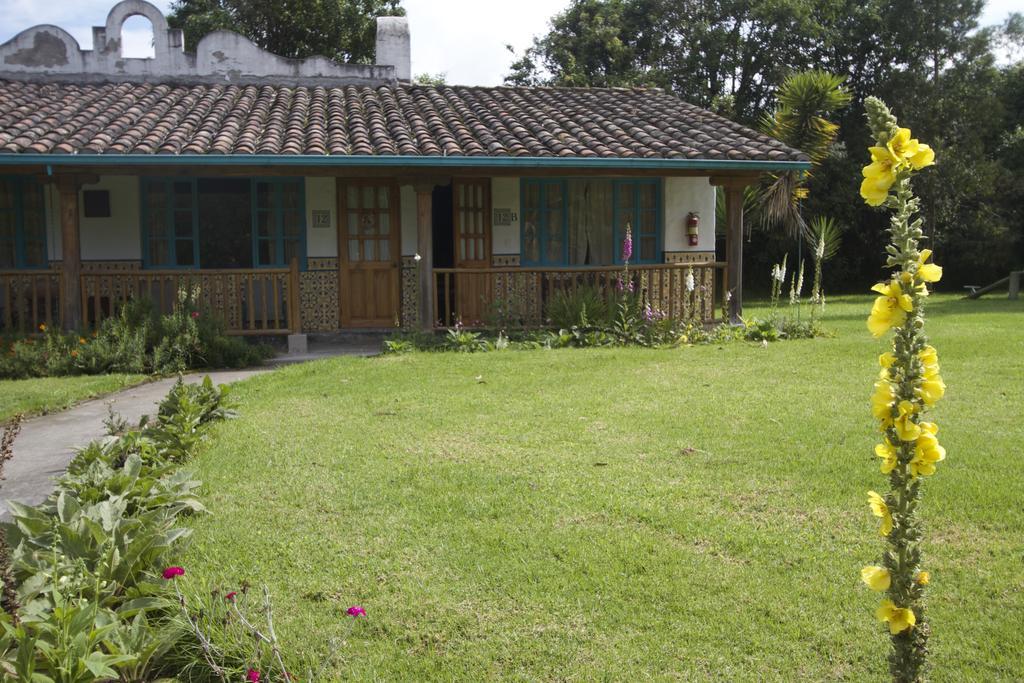 Las Palmeras Inn Otavalo Luaran gambar