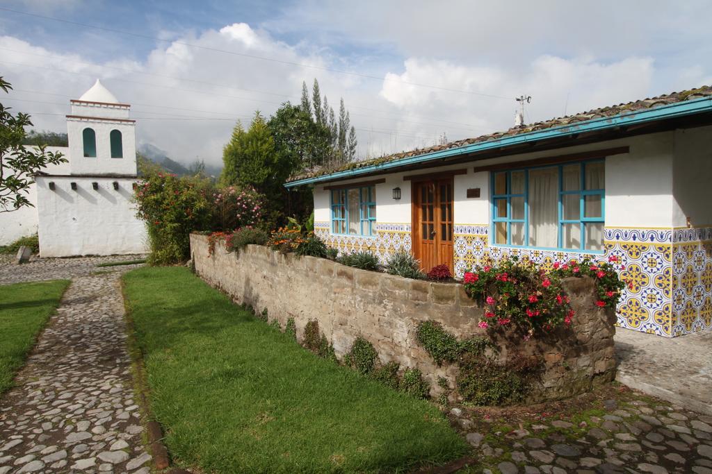 Las Palmeras Inn Otavalo Luaran gambar